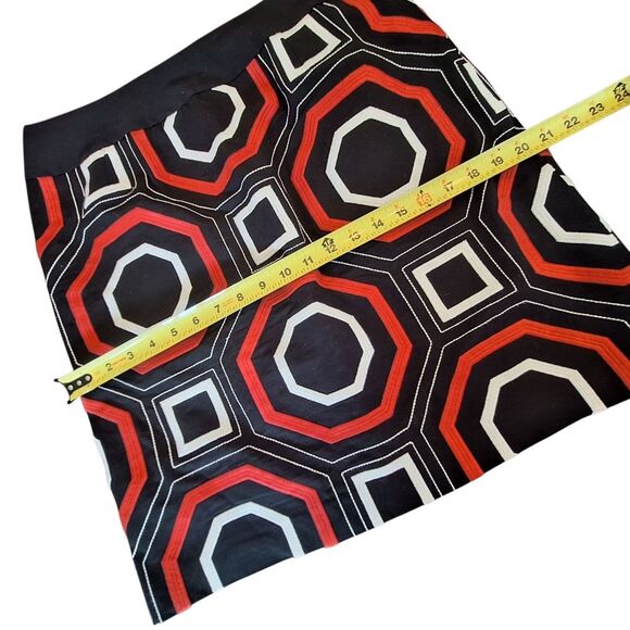 Ann Taylor Geometric Embroidered Pencil Skirt sz 10 Edgy Career Black Red White - Picture 6 of 12